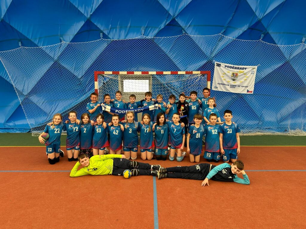 Házenkářské talenty z Poděbrad znovu zářily! Domácí turnaj přinesl skvělou atmosféru i pořádnou porci branek