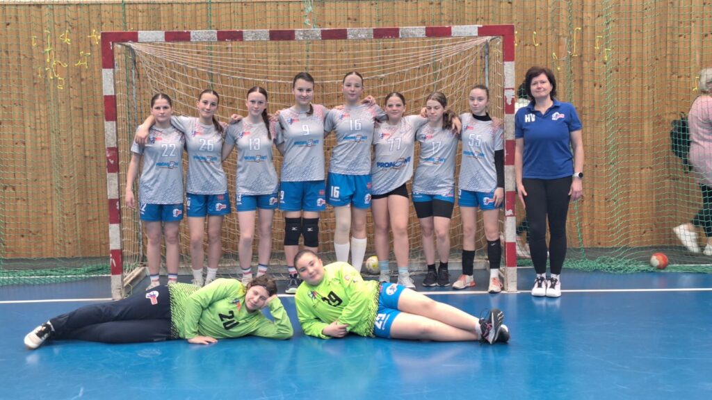 Dvě tváře jednoho týmu. Starší žákyně Házené Poděbrady v Bělé ukázaly sílu, ale i křehkost