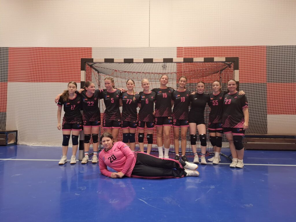 Mladší dorostenky Házená Poděbrady vstoupily do sezóny těsným vítězstvím v Chrudimi