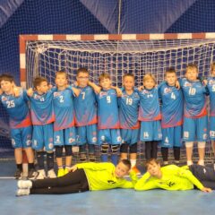 PODĚBRADŠTÍ MLADŠÍ ŽÁCI ZVLÁDLI PARDUBICKÝ TROJZÁPAS. VE STŘEDOČESKÉ LIZE DRŽÍ ŠPIČKU, ČEKÁ JE LIBERECKÁ VÝZVA