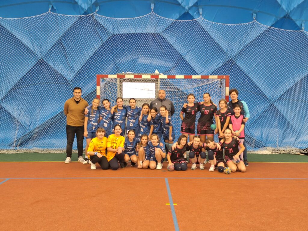 Mladší žákyně Házené Poděbrady si užily přátelské modelové utkání s Handball Club Kolín