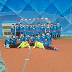 Mladší žáci a minižáci Házené Poděbrady zahájili sezonu 2026 přípravným trojutkáním s HC Kolín v domácí nafukovací hale