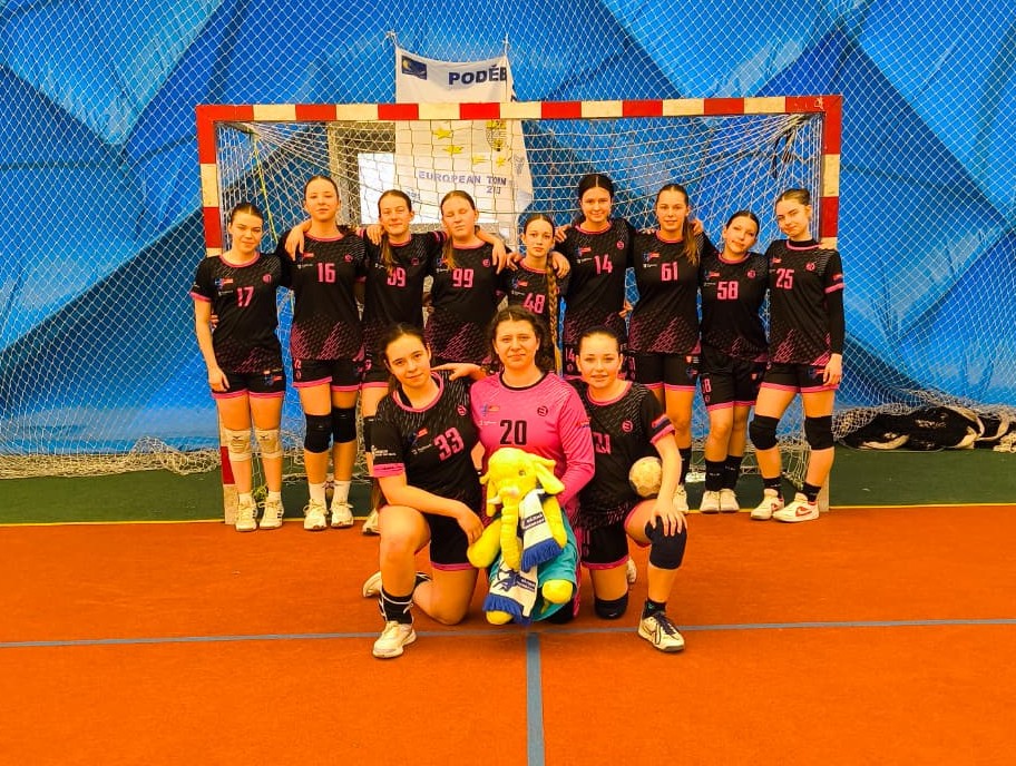 Týmová ofenziva jako příslib do jara. Starší žákyně odstartovaly sezónu proti silným soupeřům