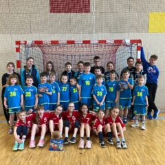 Miniházená v Poděbradech odstartovala jaro. Domácí děti podpořilo zaplněné hlediště