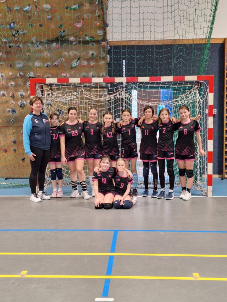 Mladší žákyně Házené Poděbrady obstály v těžké konkurenci Házenkářského desetiboje