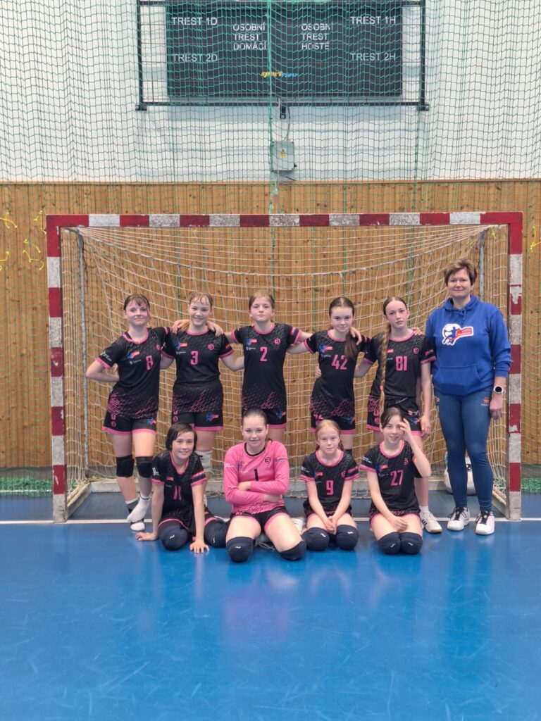 Mladší žákyně: Proti lídrovi se ctí, ve druhém utkání drama o gól