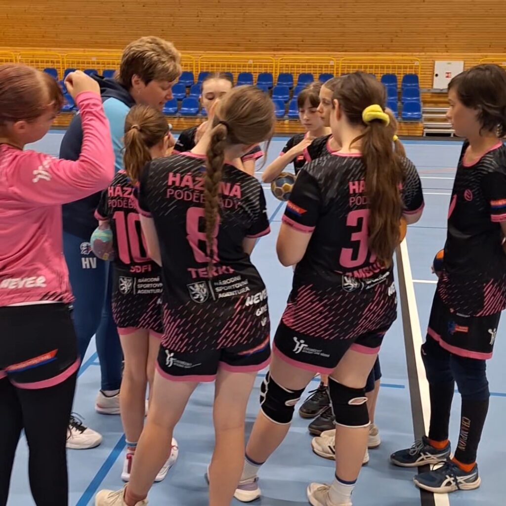 Mladší žákyně bojovaly na druhém turnaji, stále drží třetí místo